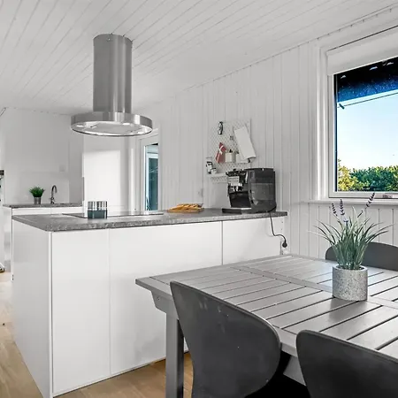 Baldo - 800m From The Sea By Interhome *